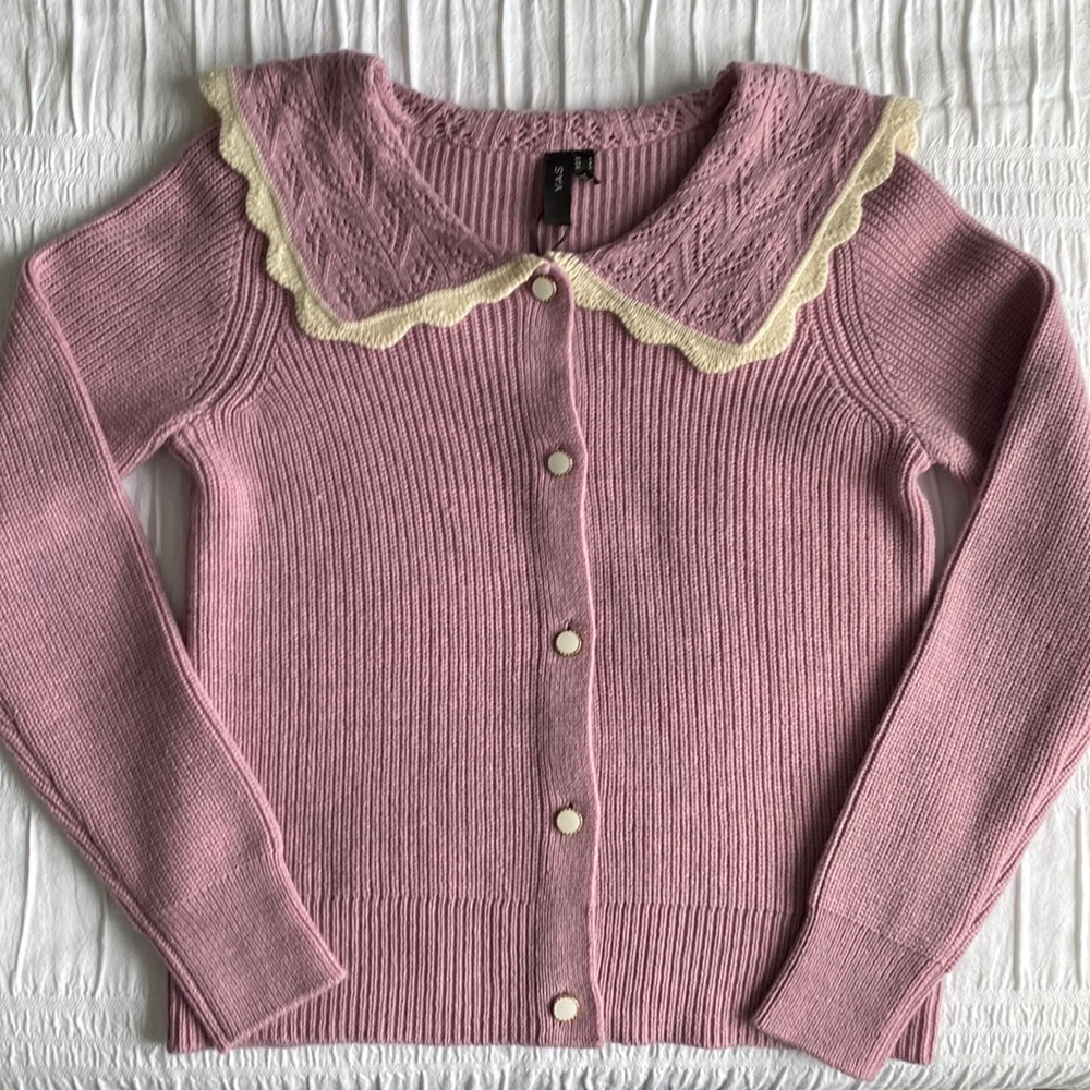 Y.A.S lilac cardigan w/ pretty cream scalloped edge Peter Pan collar. Small